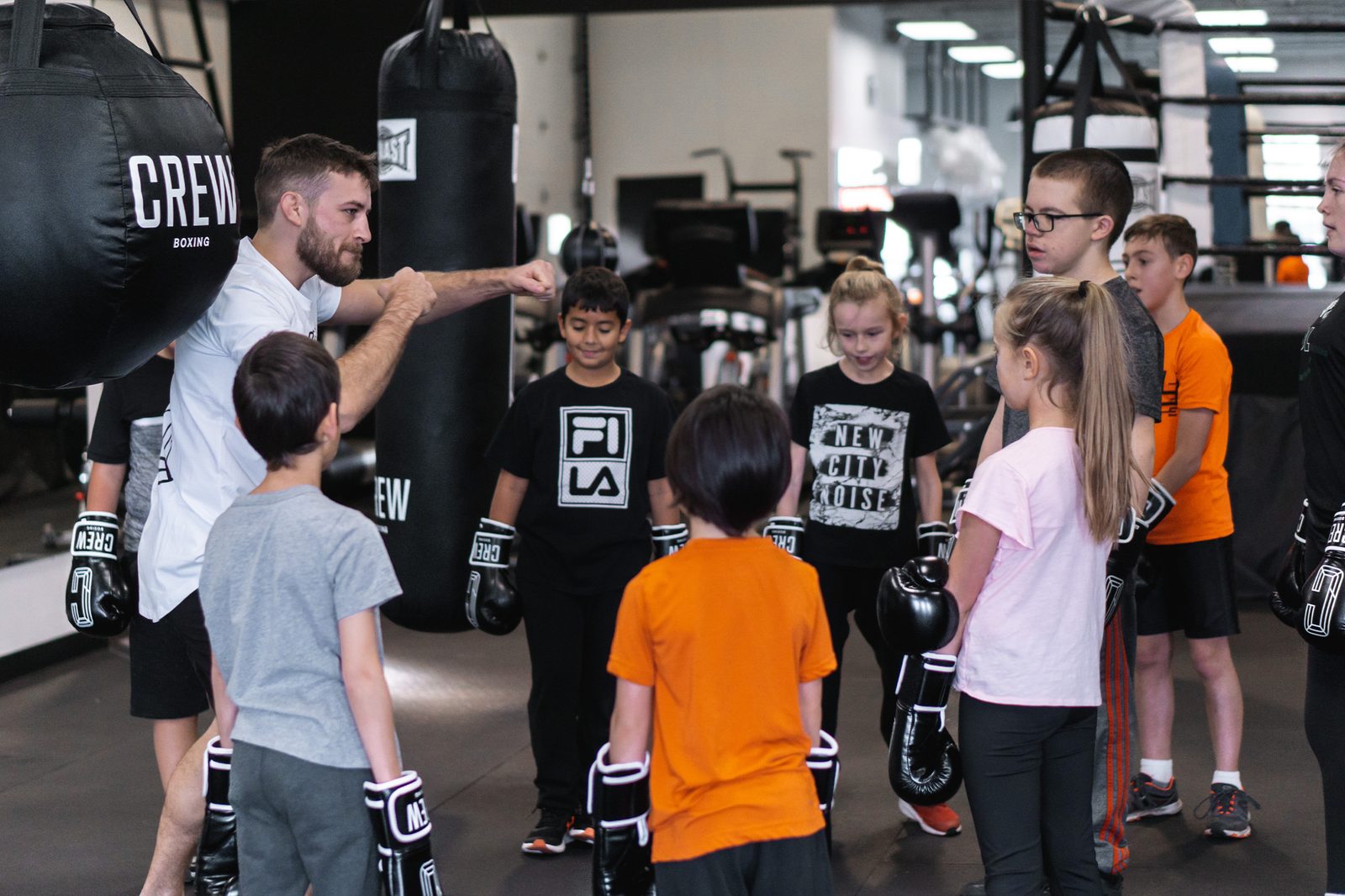 Jeunes membres du Crew Gym lors d'un cours